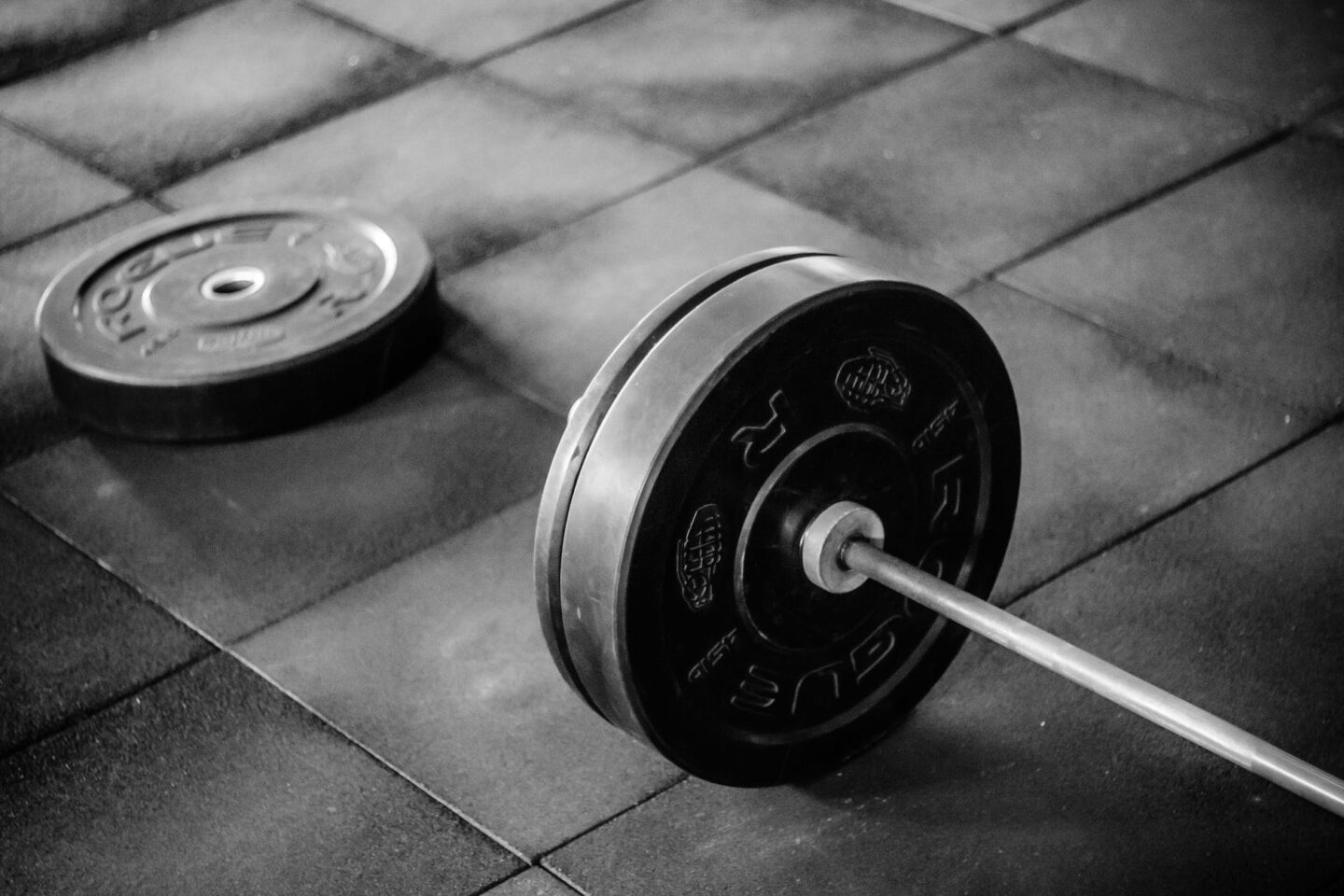 grayscale photo of black adjustable dumbbell